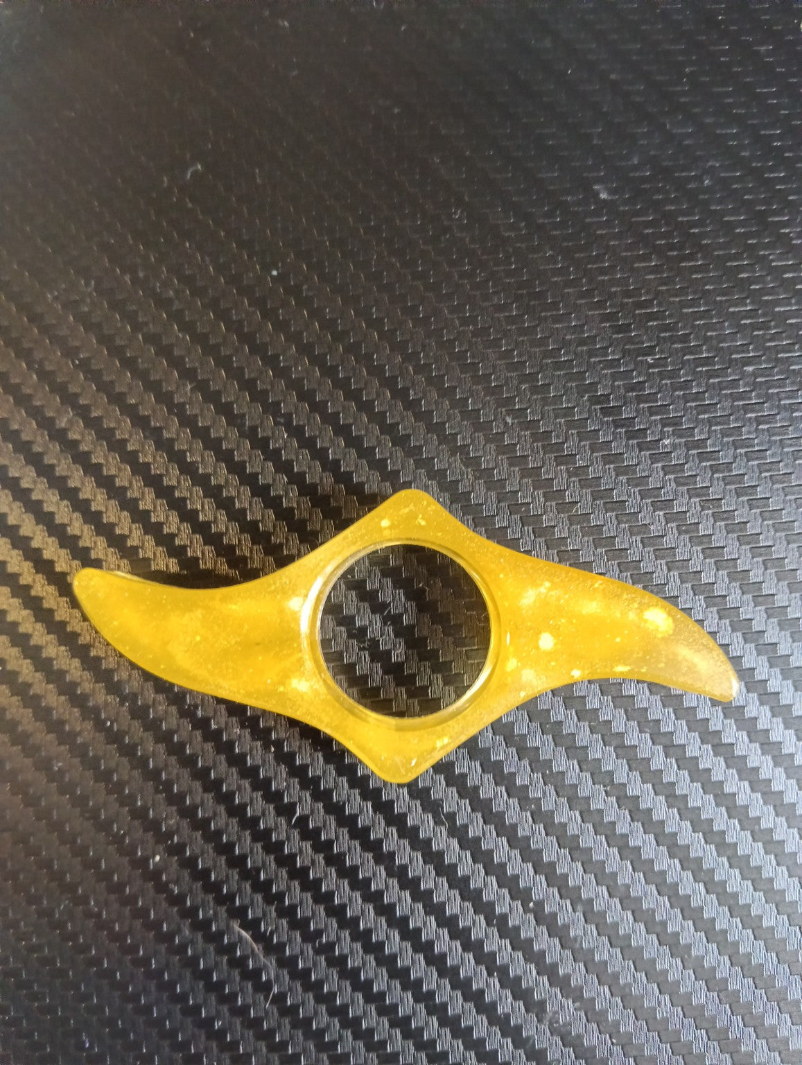 Modèle 09 - Aile jaune doré pailletée - Bague de lecture artisanale en résine époxy