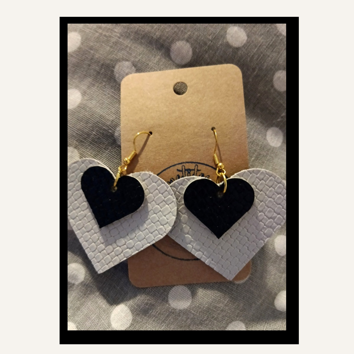 Boucles d’oreilles double cœur blanc et noir