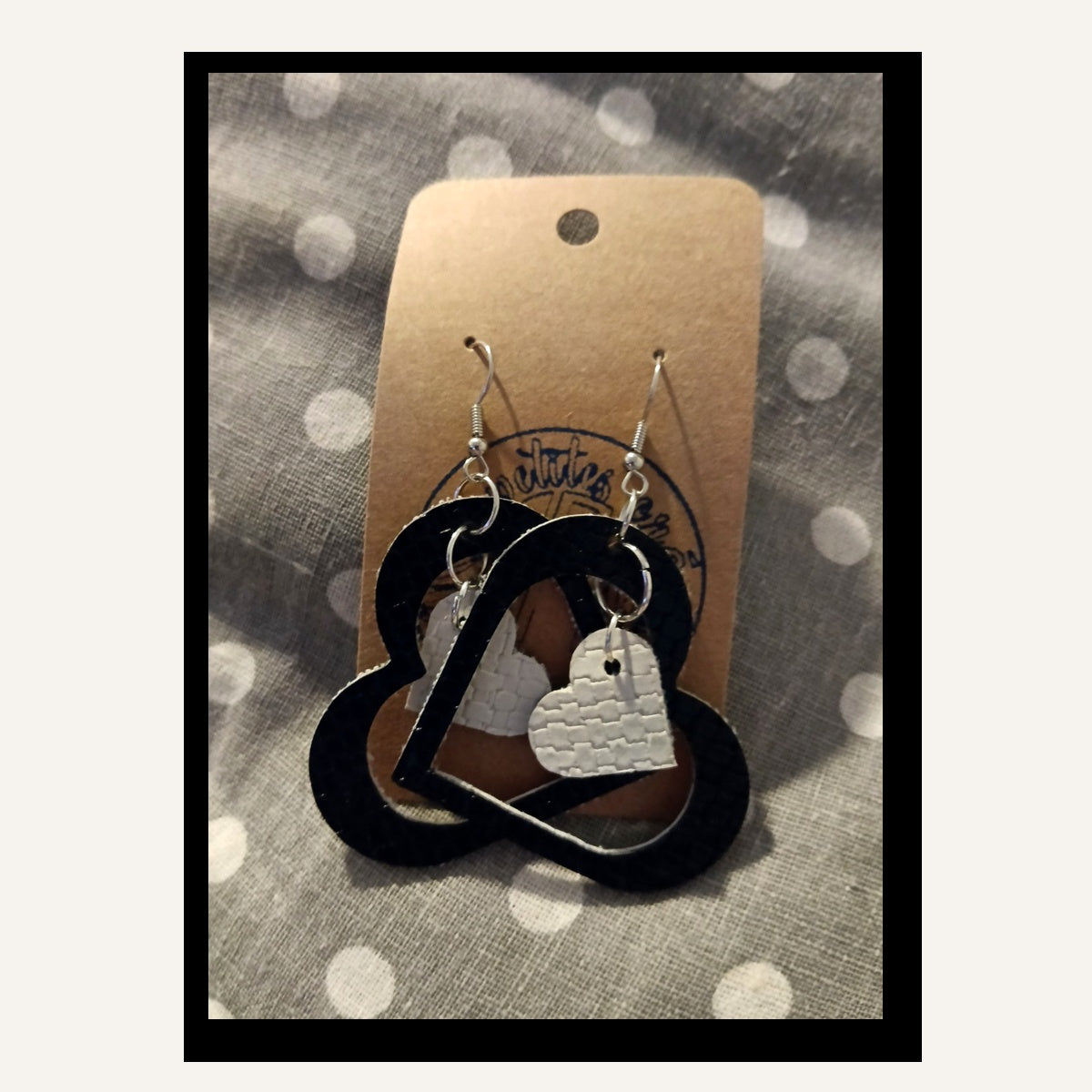 Boucles d’oreilles cœurs noir et blanc