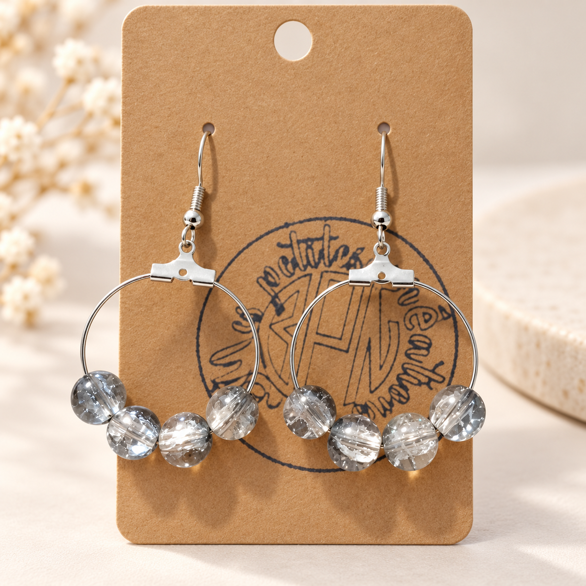 Boucles d'oreilles créoles argentées avec perles transparentes