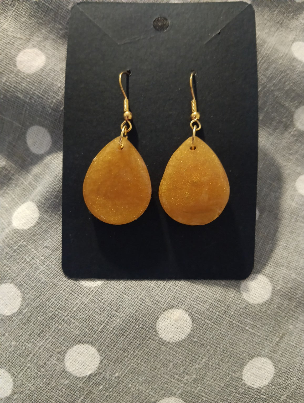 Boucles d’oreilles gouttes ambrées en résine