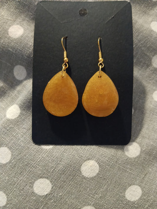 Boucles d’oreilles gouttes ambrées en résine