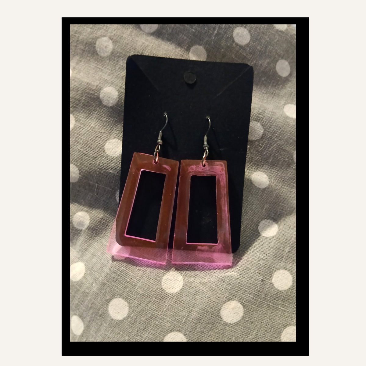 Boucles d’oreilles rectangles roses en résine