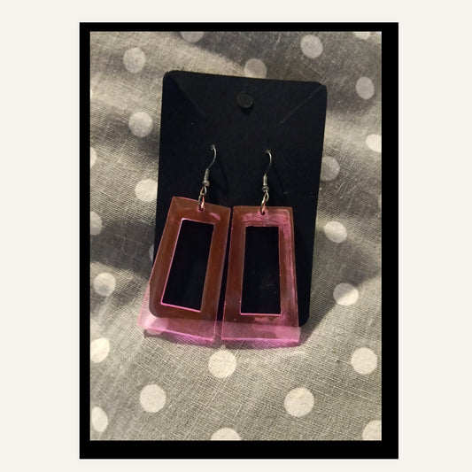 Boucles d’oreilles rectangles roses en résine