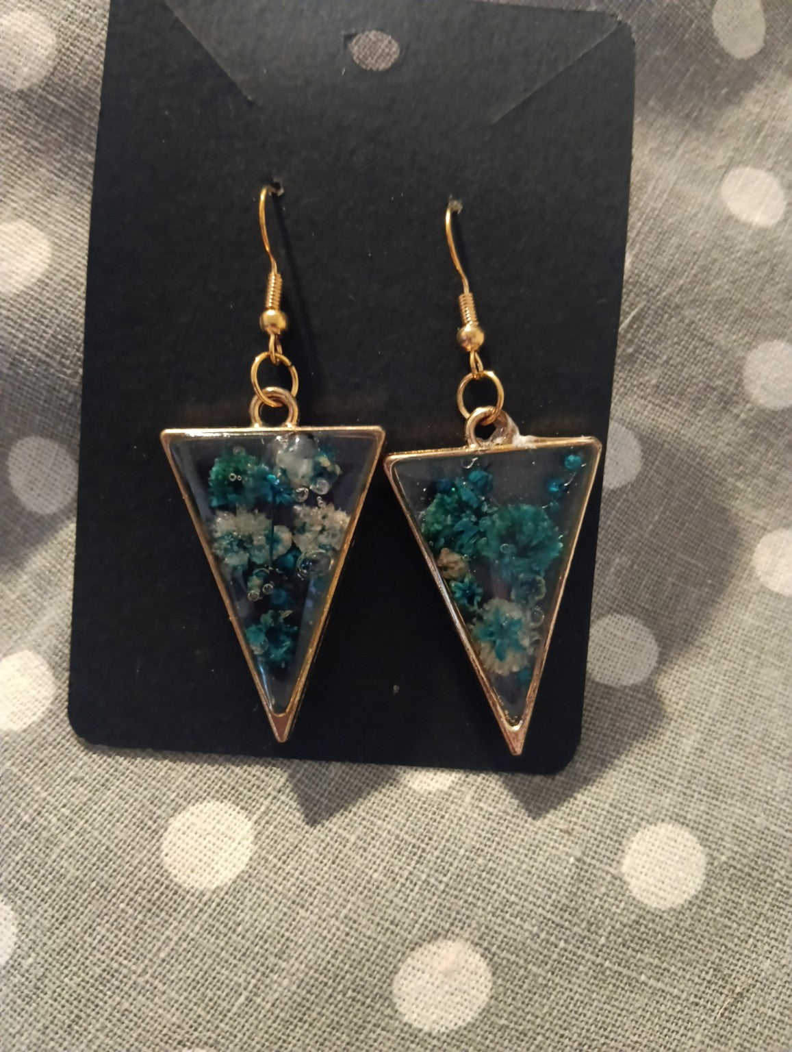 Boucles d’oreilles triangle avec fleurs turquoise