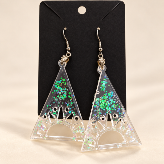 Boucles d'oreilles triangulaires en résine transparente pailletée