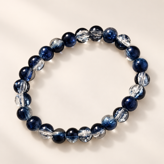 Bracelet en perles bleu indigo et transparentes