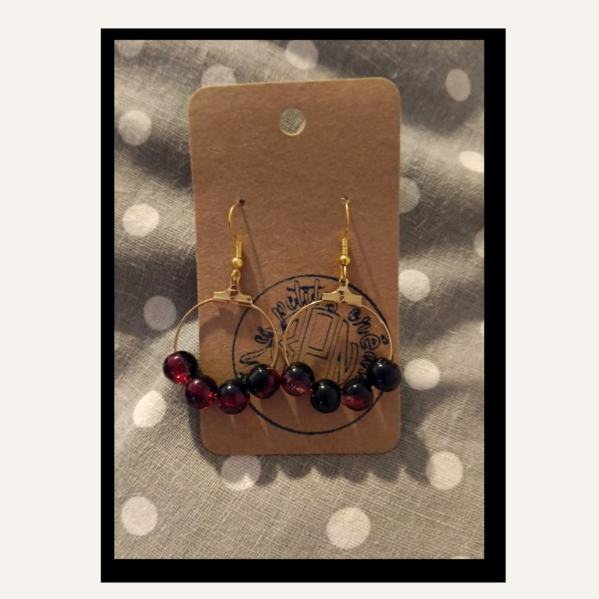 Boucles d’oreilles créoles perles rouge et noir