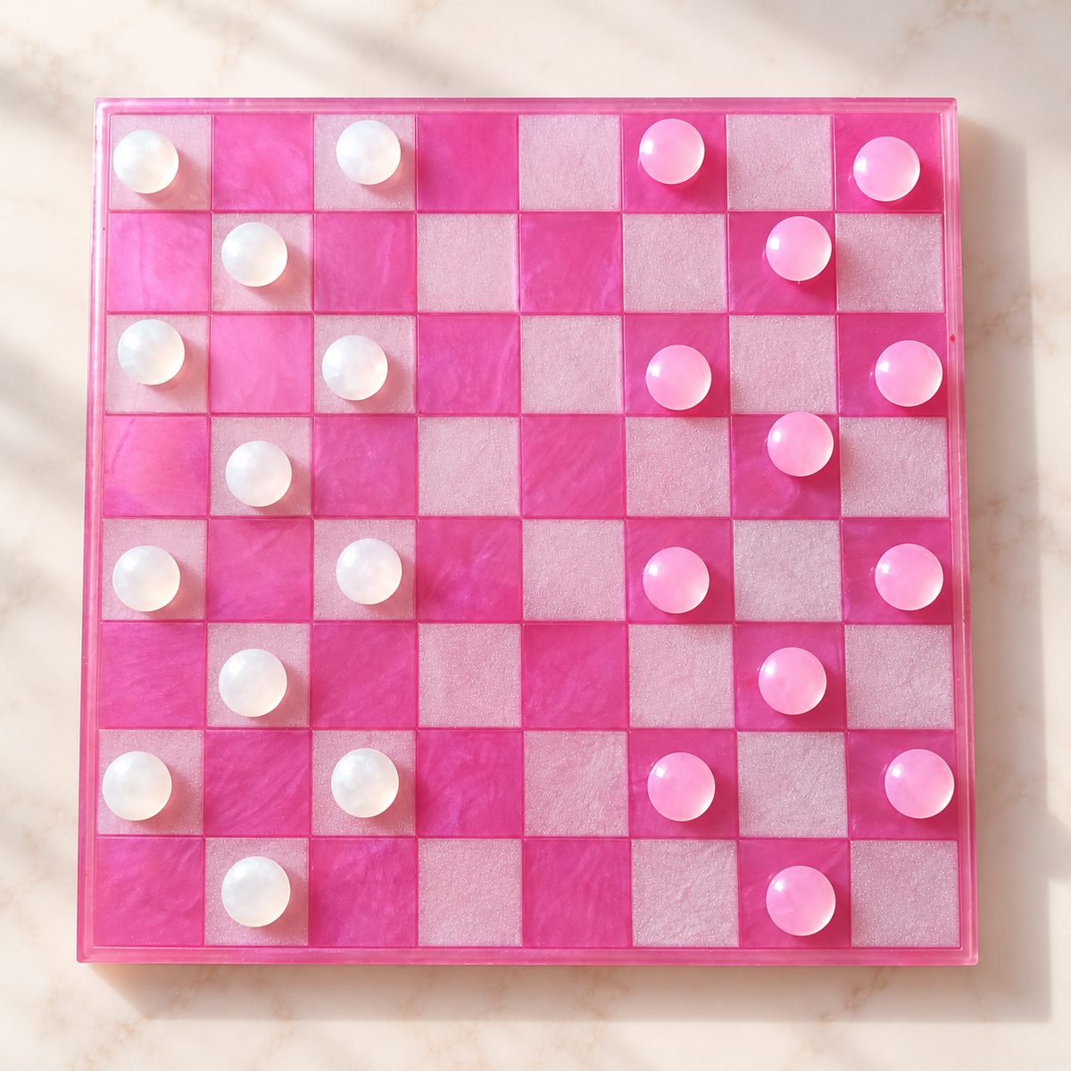 Jeu de dames artisanal en résine époxy rose avec 24 pions