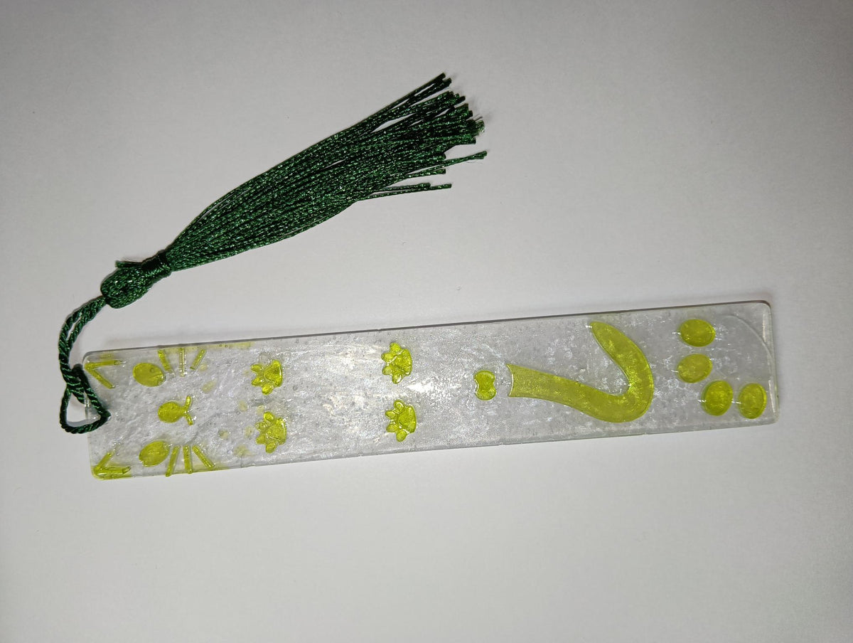 02 – Empreintes jaunes, pompon vert foncé