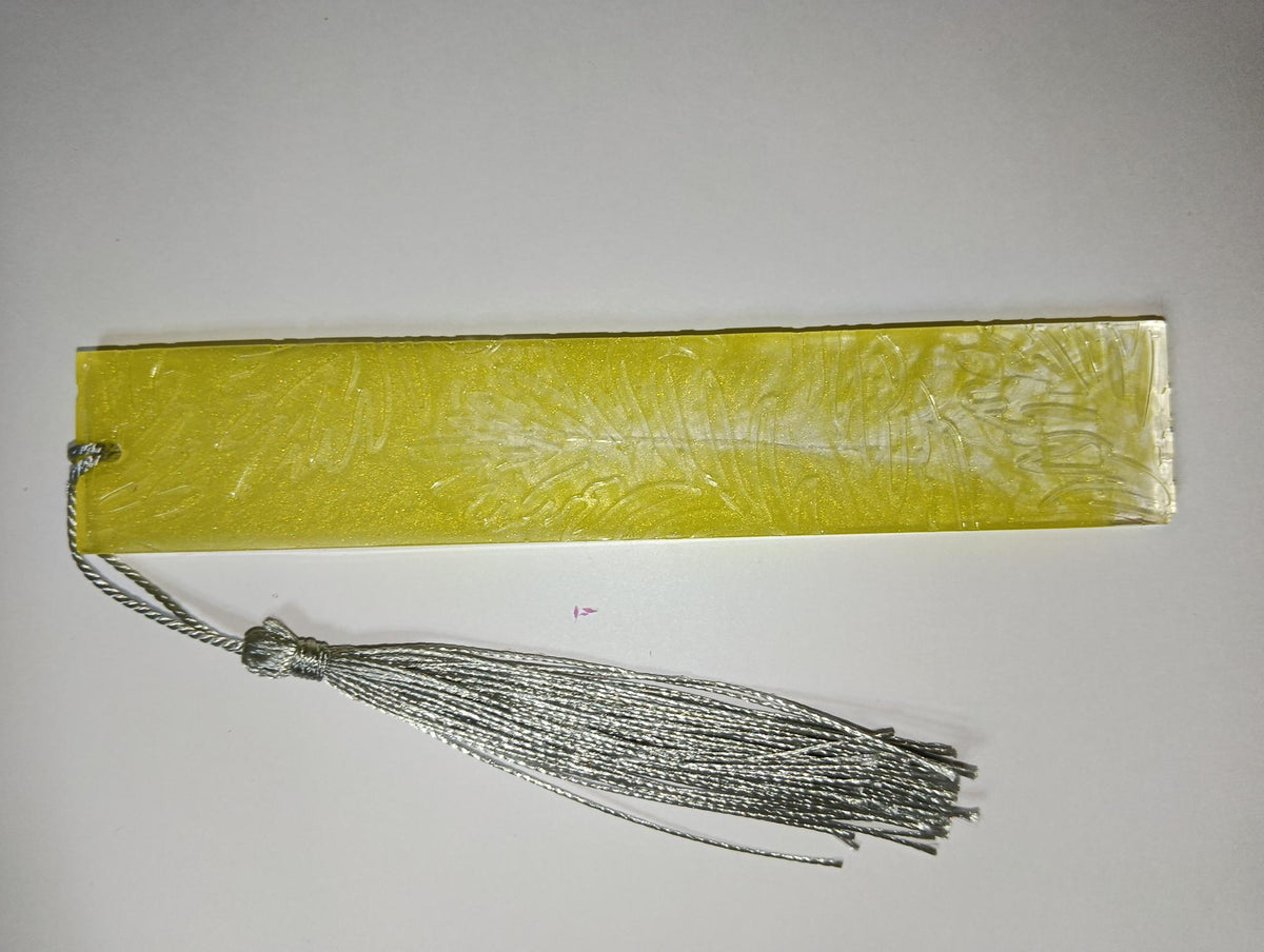 05 – Jaune nacré, pompon argenté