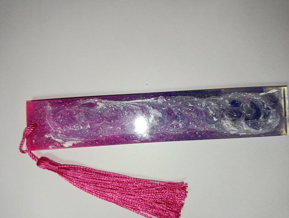 03 – Rose violet marbré, pompon fuchsia
