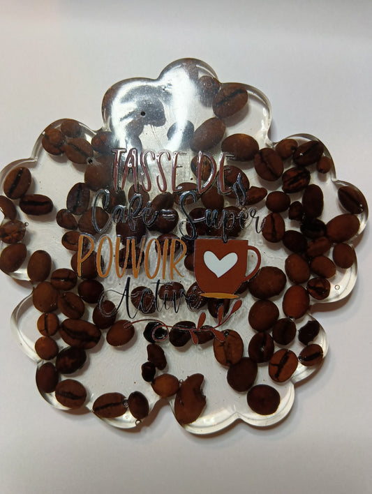 Sous-tasse forme fleur en résine transparente avec grains de café, texte tasse de café super pouvoir